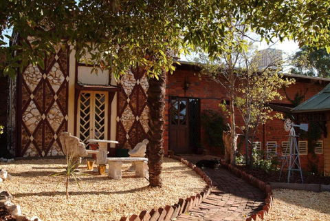 Diamond House Heritage Restaurant & Motor Inn - Whitsundays Accommodation 4