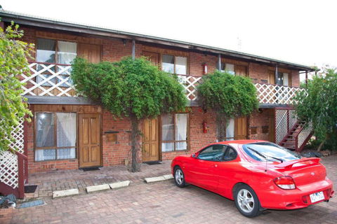 Diamond House Heritage Restaurant & Motor Inn - Whitsundays Accommodation 1