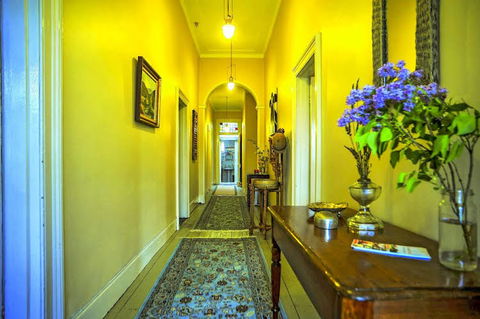 Cromwell House - Whitsundays Accommodation 5