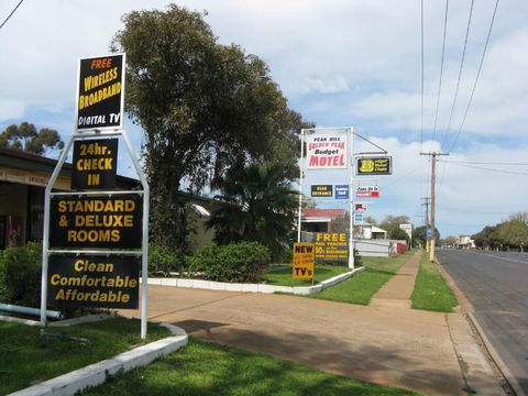 Peak Hill Golden Peak Budget Motel - Whitsundays Accommodation 2