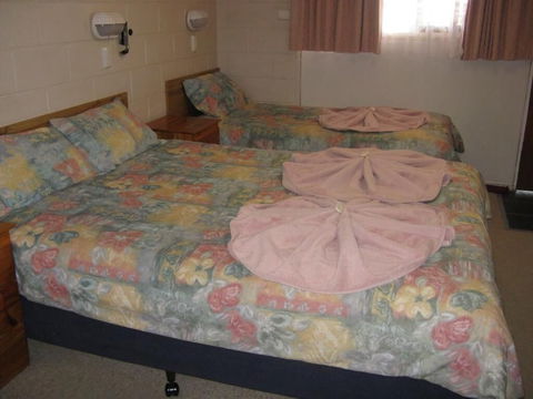 Peak Hill Golden Peak Budget Motel - Whitsundays Accommodation 5