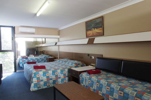 City Beach Motel - Whitsundays Accommodation 6