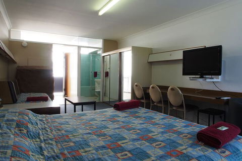 City Beach Motel - Whitsundays Accommodation 3