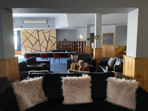 The Menai Hotel Motel - Whitsundays Accommodation 2