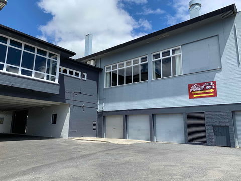 The Menai Hotel Motel - Whitsundays Accommodation 0