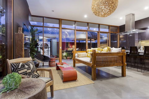 Sticky Rice Villas - Whitsundays Accommodation 6