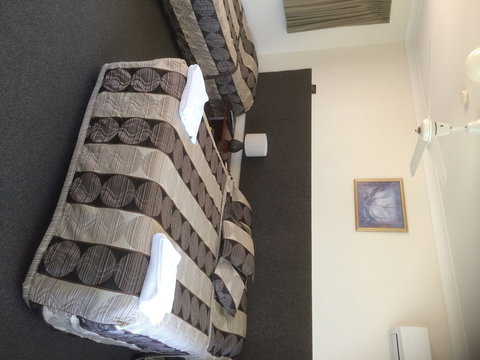 Hanging Rock Family Motel - Whitsundays Accommodation 6