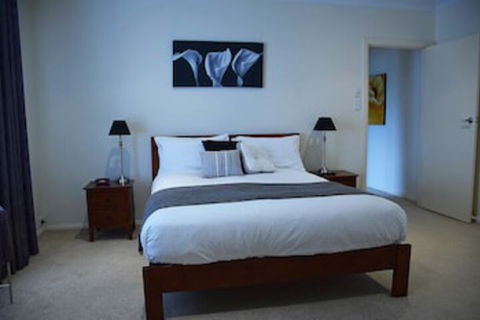 Cole House Apartments - Whitsundays Accommodation 0