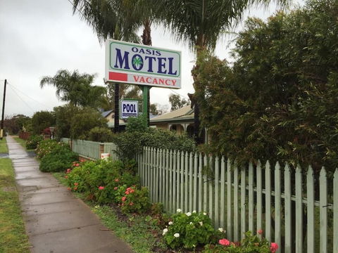 Oasis Motel Peak Hill - Whitsundays Accommodation 6