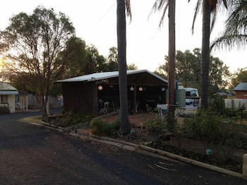 Oasis Motel Peak Hill - Whitsundays Accommodation 3