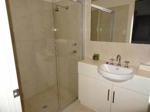 Hahndorf Oak Tree Cottages - Whitsundays Accommodation 3