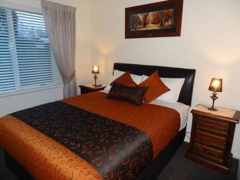 Hahndorf Oak Tree Cottages - Whitsundays Accommodation 2