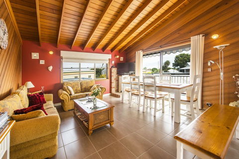 Rooftops Bed & Breakfast - Whitsundays Accommodation 5