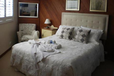 Rooftops Bed & Breakfast - Whitsundays Accommodation 0