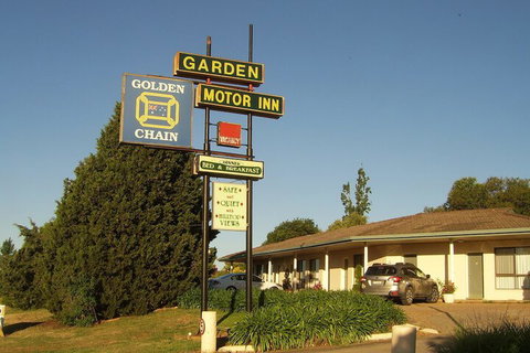 Golden Chain Garden Motor Inn - Whitsundays Accommodation 4