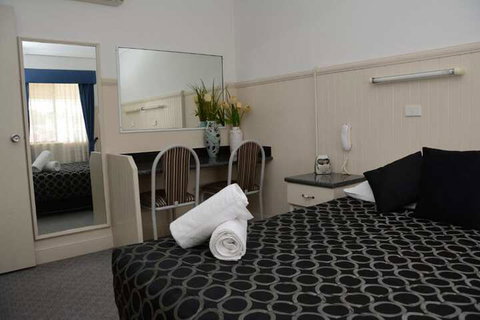 Ben Chifley Motor Inn - Whitsundays Accommodation 6