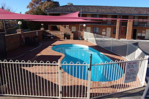 Ben Chifley Motor Inn - Whitsundays Accommodation 0