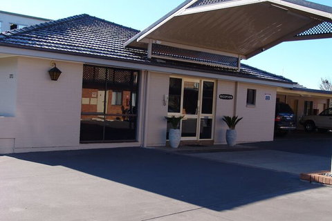 Ben Chifley Motor Inn - Whitsundays Accommodation 1