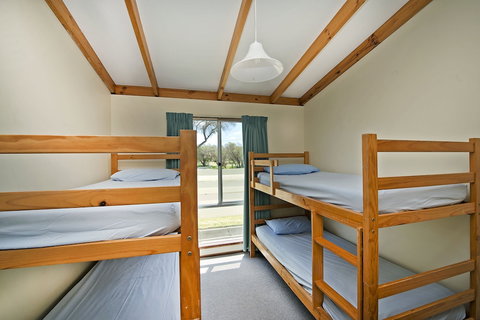 Acclaim Rose Gardens Beachside Holiday Park - Whitsundays Accommodation 3