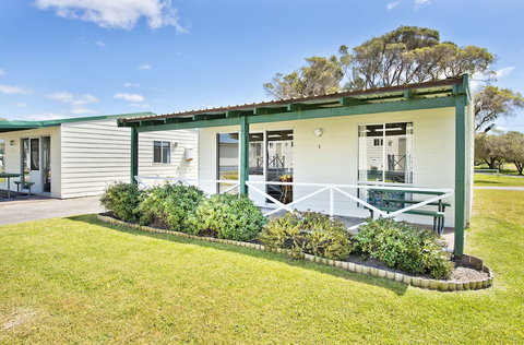 Acclaim Rose Gardens Beachside Holiday Park - Whitsundays Accommodation 1