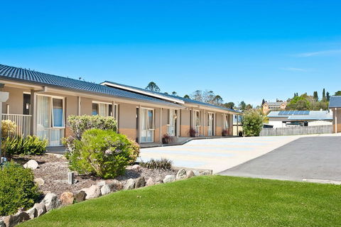 Bega Village Motor Inn - Whitsundays Accommodation 1