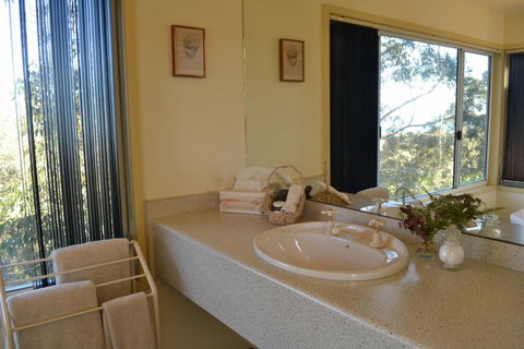 Bundle Hill Cottages - Whitsundays Accommodation 1