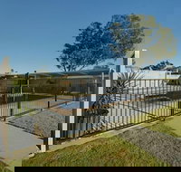 DBJ Holiday Units - Whitsundays Accommodation