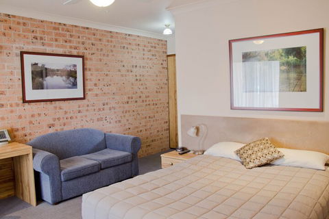 Baybrook Motor Inn & Apartments - Whitsundays Accommodation 2