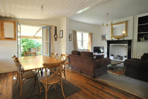 Cooma Cottage - Whitsundays Accommodation 3