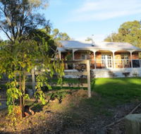Honeyeater Cottage - Whitsundays Accommodation
