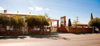 The Charles Sturt Motor Inn - Whitsundays Accommodation 1