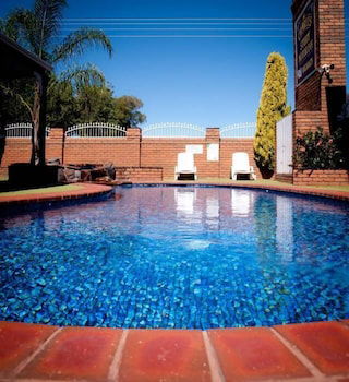 The Charles Sturt Motor Inn - Whitsundays Accommodation 3