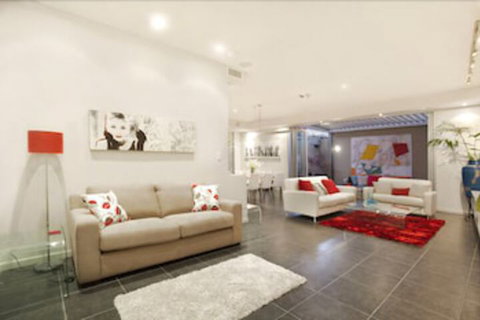 Lambert House - Whitsundays Accommodation 5