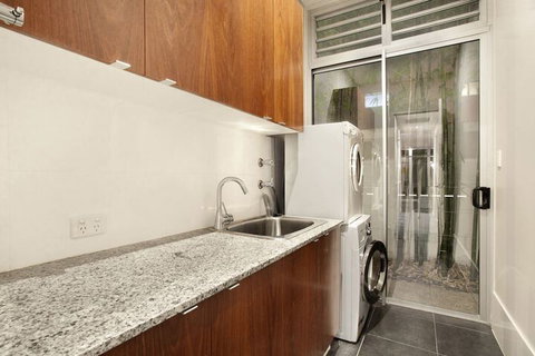 Lambert House - Whitsundays Accommodation 6