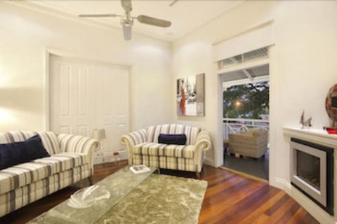 Lambert House - Whitsundays Accommodation 4