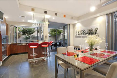 Lambert House - Whitsundays Accommodation 3