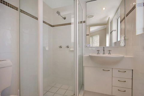 Le Beach Apartments - Whitsundays Accommodation 6