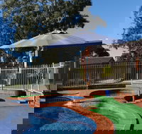 Golden Reef Motor Inn - Whitsundays Accommodation