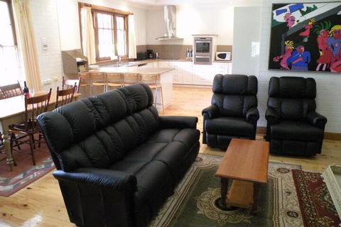 Pinkerton Hill Naracoorte - Whitsundays Accommodation 5