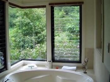 Montagues Of Montville - Whitsundays Accommodation 5
