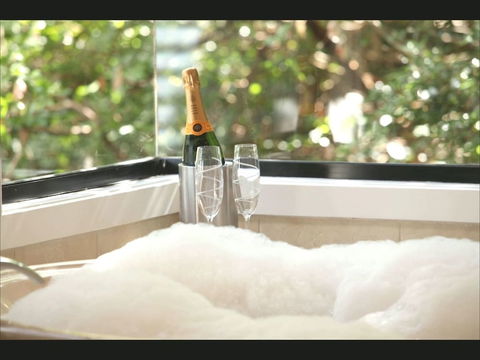 Montagues Of Montville - Whitsundays Accommodation 6