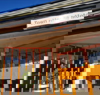 Town House Motor Inn - Whitsundays Accommodation