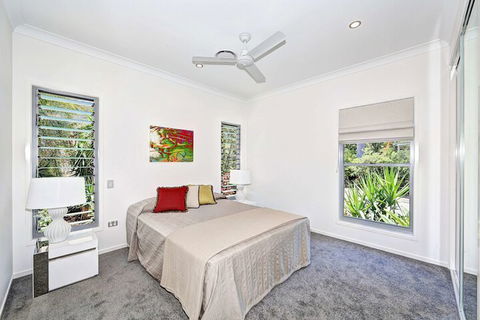 Woodgate Beach Houses - Whitsundays Accommodation 7