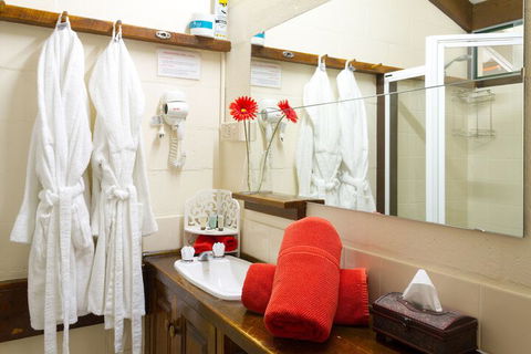Blackheath Motor Inn - Whitsundays Accommodation 6