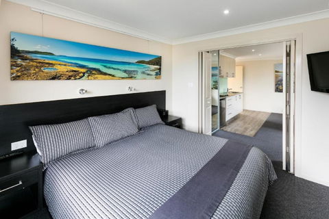 Dolphin Shores - Whitsundays Accommodation 2