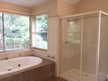 Tamborine Gardens - Whitsundays Accommodation 3
