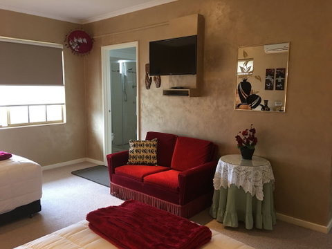 Armadale Cottage Bed & Breakfast - Whitsundays Accommodation 3