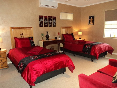 Armadale Cottage Bed & Breakfast - Whitsundays Accommodation 2
