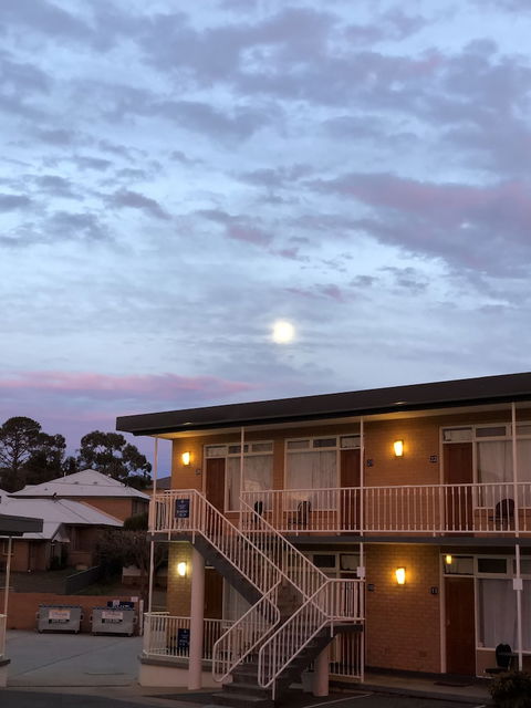Queanbeyan Motel - Whitsundays Accommodation 0