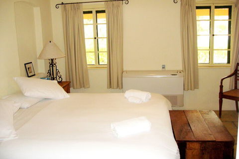 Goat Square Cottages - Whitsundays Accommodation 6